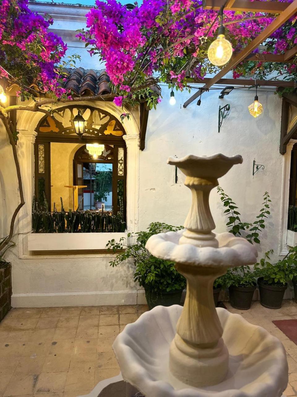 Hostal Velvet Plaza Santa Ana Exterior foto
